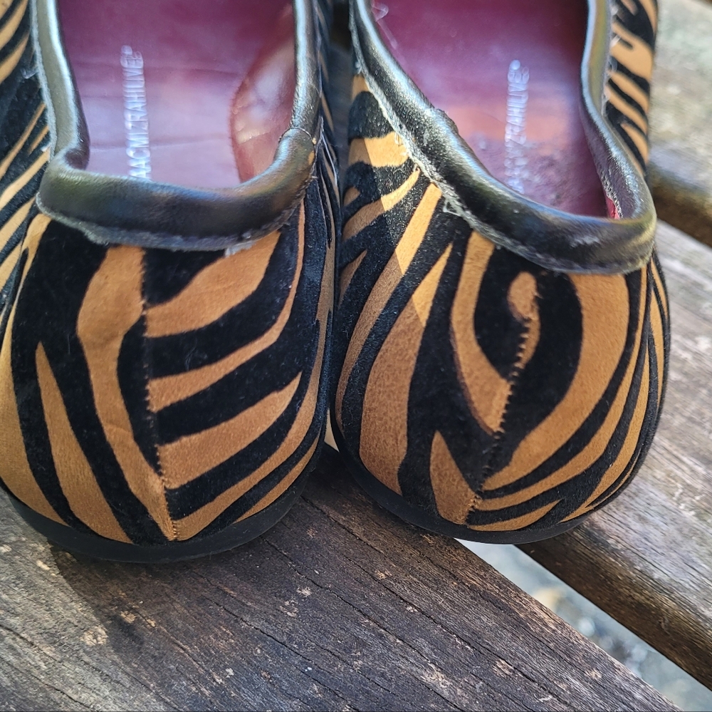 Isaac Mizrahi Tiger Print Suede Ballet Flats Animal Print Slip On Shoes 9 - Picture 6 of 10